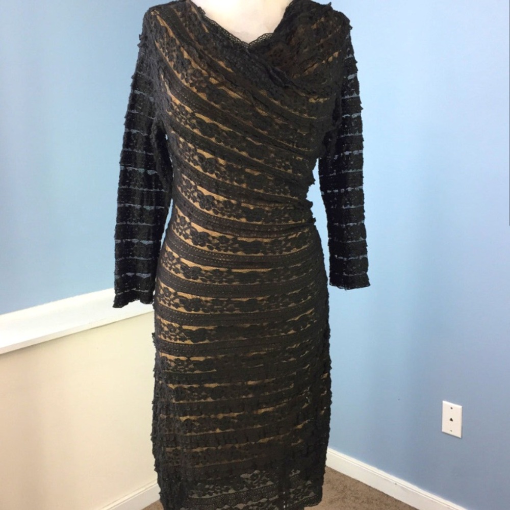 Max Edition Black Lace and Gold Dress ⭐️